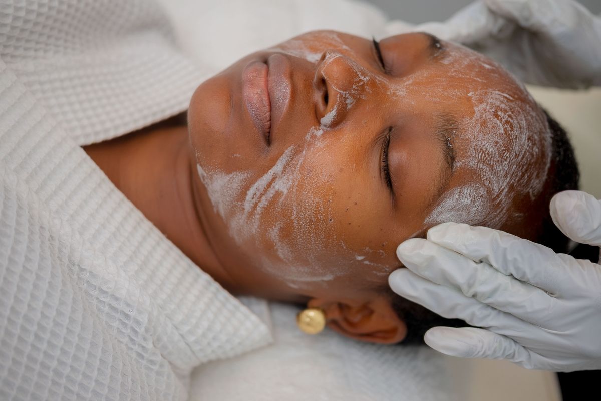 Nourishing face massage