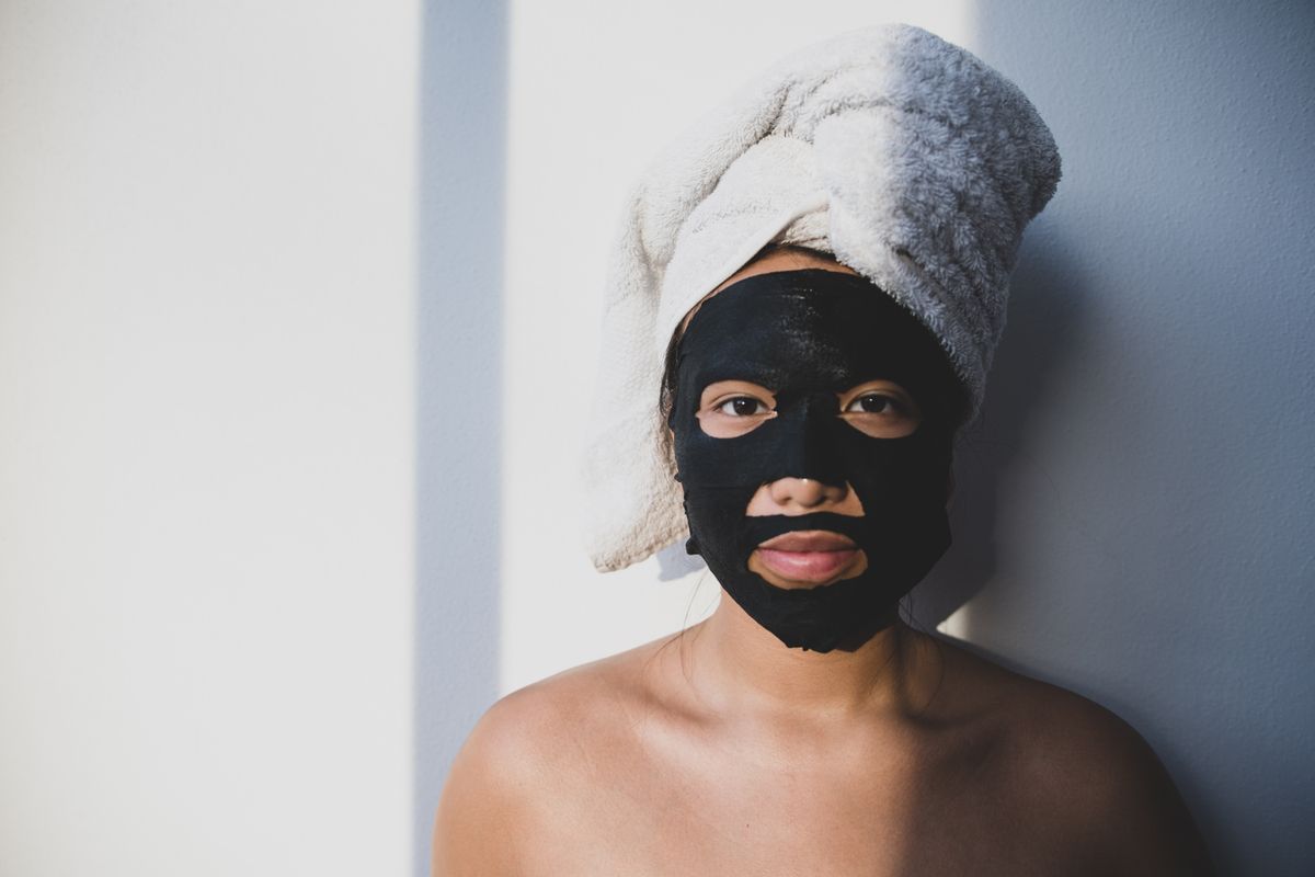Detoxifying charcoal mask